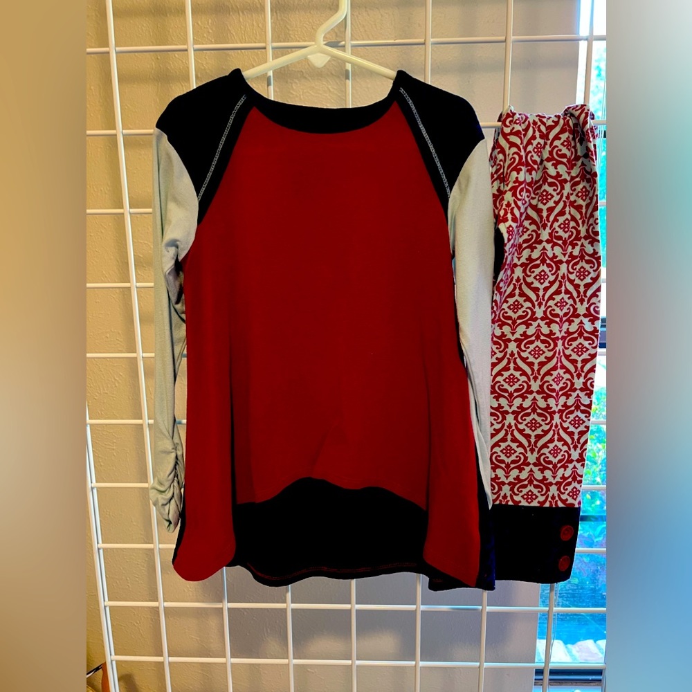Persnickety Size 4 (Runs Big) 2 Pc Set Hi-Lo Knit Top & Leggings